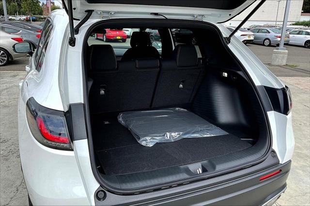 Photo of 2025 Platinum White Pearl Honda HR-V