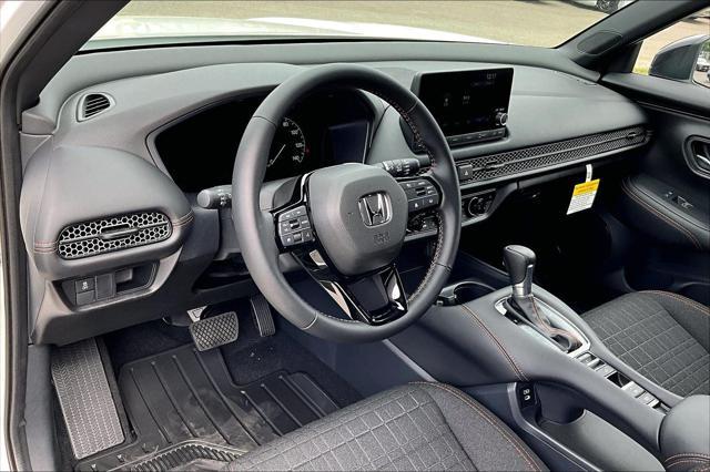 Photo of 2025 Platinum White Pearl Honda HR-V