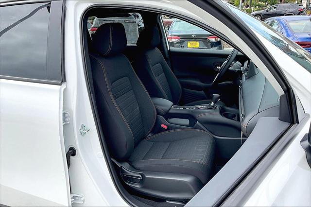 Photo of 2025 Platinum White Pearl Honda HR-V