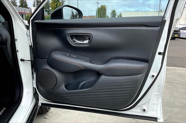 Photo of 2025 Platinum White Pearl Honda HR-V