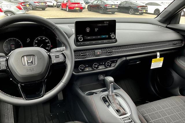 Photo of 2025 Platinum White Pearl Honda HR-V