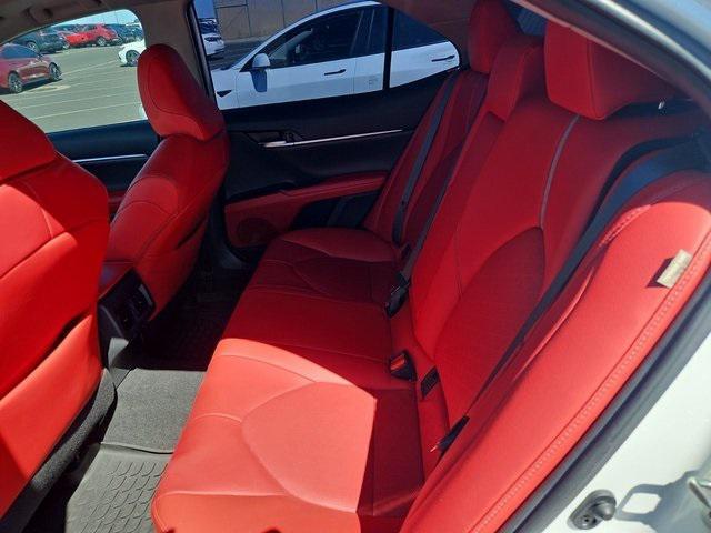 Photo of 2019 Wind Chill Pearl/Midnight Black Metallic Toyota Camry
