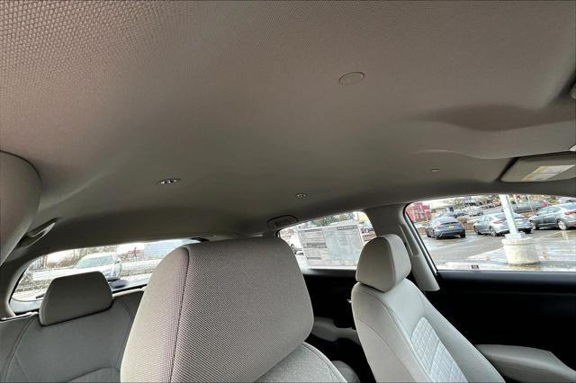 Photo of 2025 Platinum White Pearl Honda HR-V
