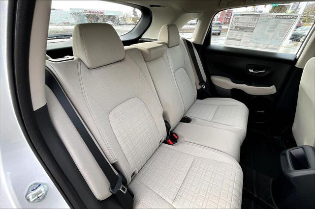 Photo of 2025 Platinum White Pearl Honda HR-V
