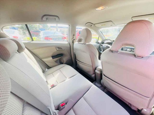 Photo of 2010 Spectrum White Pearl Honda Insight