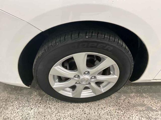 Photo of 2010 Crystal White Pearl Mica Mazda Mazda3