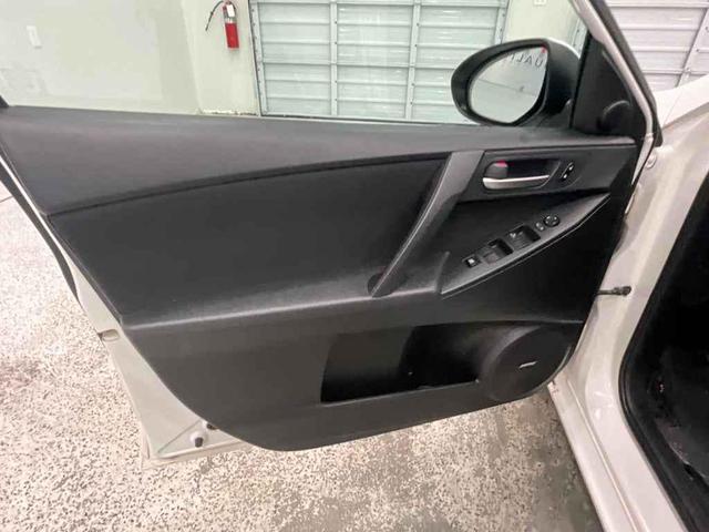 Photo of 2010 Crystal White Pearl Mica Mazda Mazda3