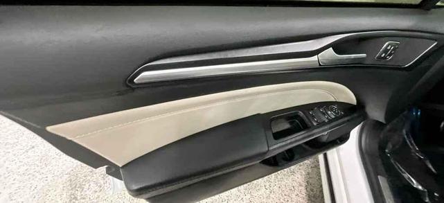 Photo of 2018 Oxford White Ford Fusion Hybrid
