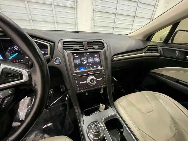 Photo of 2018 Oxford White Ford Fusion Hybrid