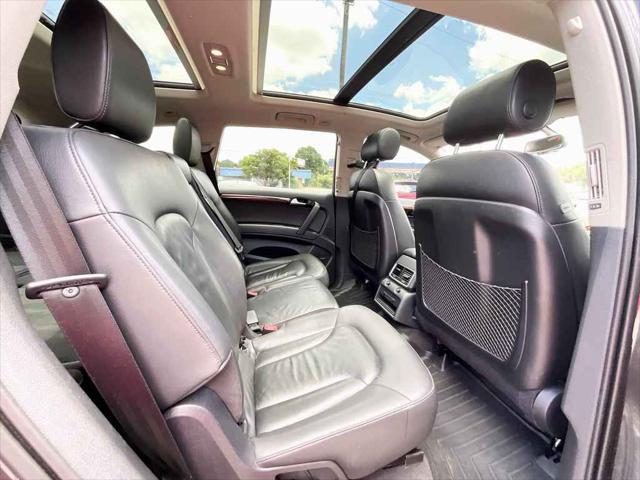 Photo of 2015 Night Black Audi Q7