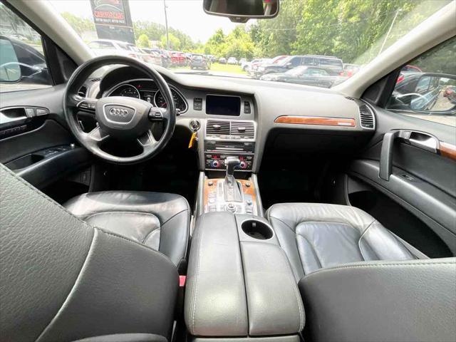 Photo of 2015 Night Black Audi Q7