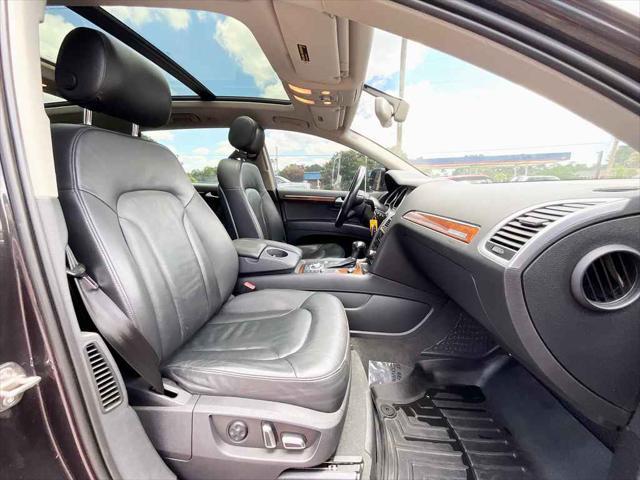 Photo of 2015 Night Black Audi Q7