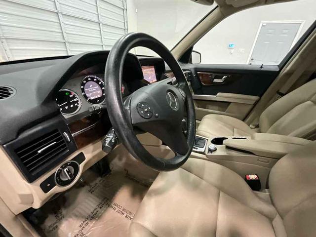 Photo of 2011 Burgundy Mercedes-Benz GLK-Class