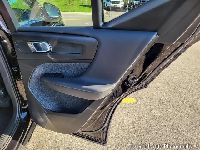 Photo of 2025 Onyx Black Metallic Volvo XC40