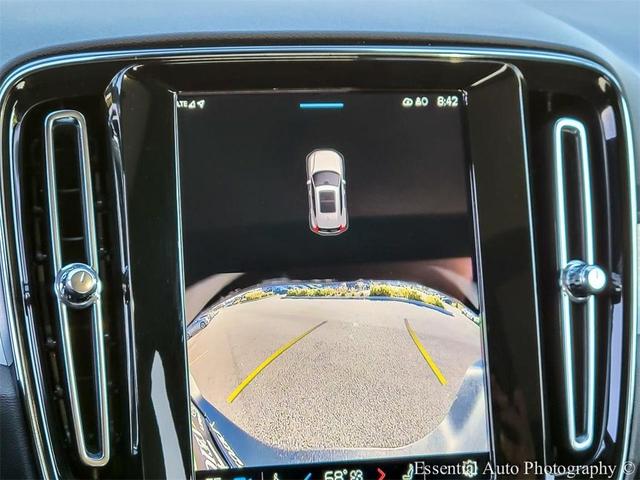 Photo of 2025 Onyx Black Metallic Volvo XC40