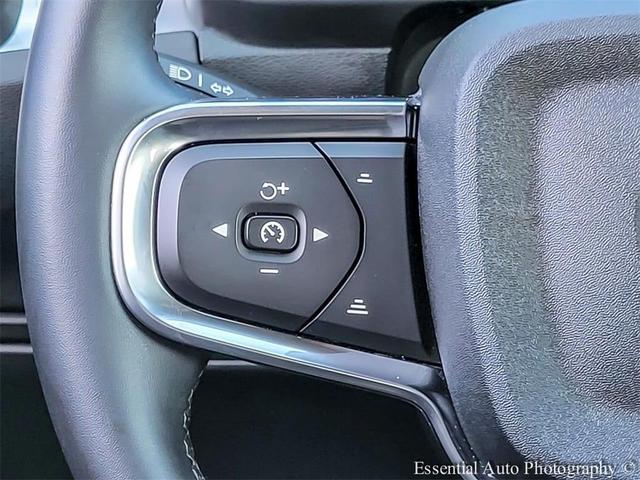 Photo of 2025 Onyx Black Metallic Volvo XC40