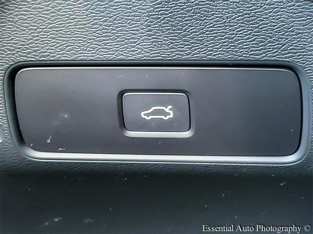 Photo of 2025 Onyx Black Metallic Volvo XC40