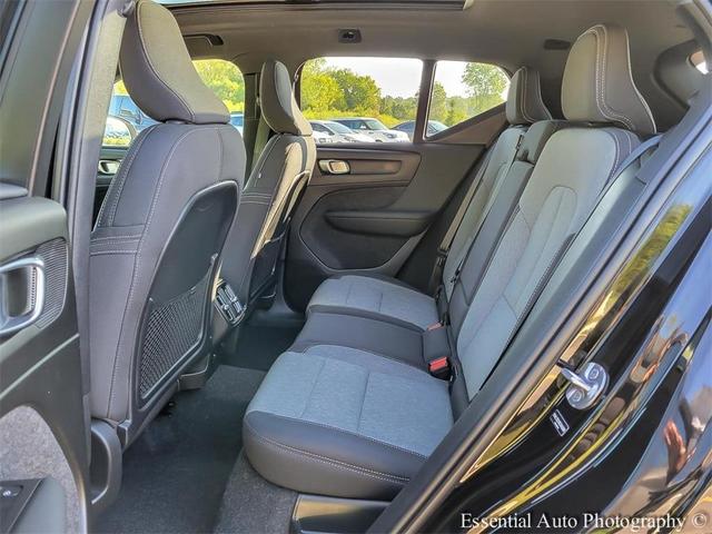 Photo of 2025 Onyx Black Metallic Volvo XC40