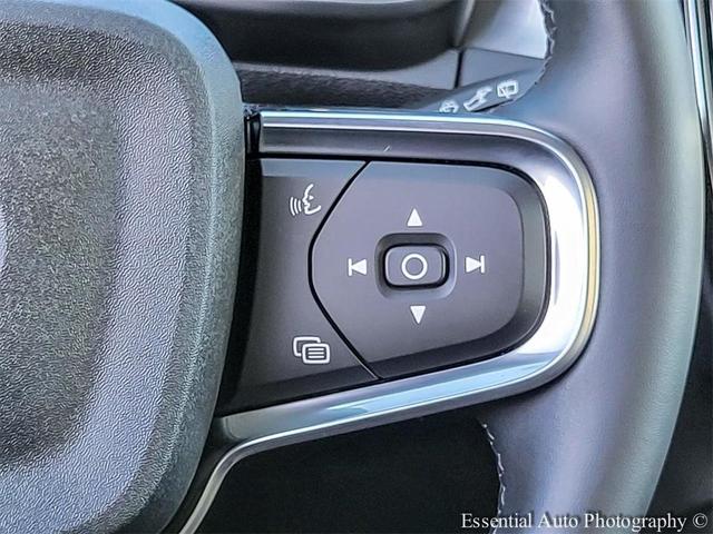 Photo of 2025 Onyx Black Metallic Volvo XC40