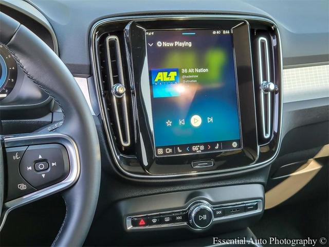 Photo of 2025 Onyx Black Metallic Volvo XC40
