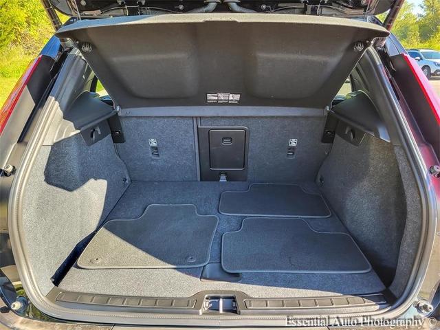 Photo of 2025 Onyx Black Metallic Volvo XC40