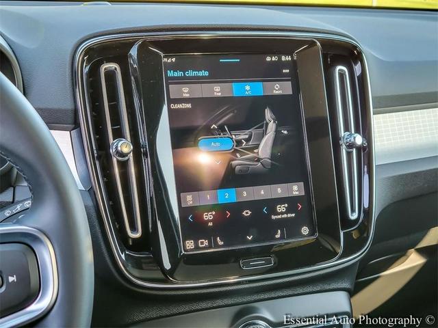 Photo of 2025 Onyx Black Metallic Volvo XC40