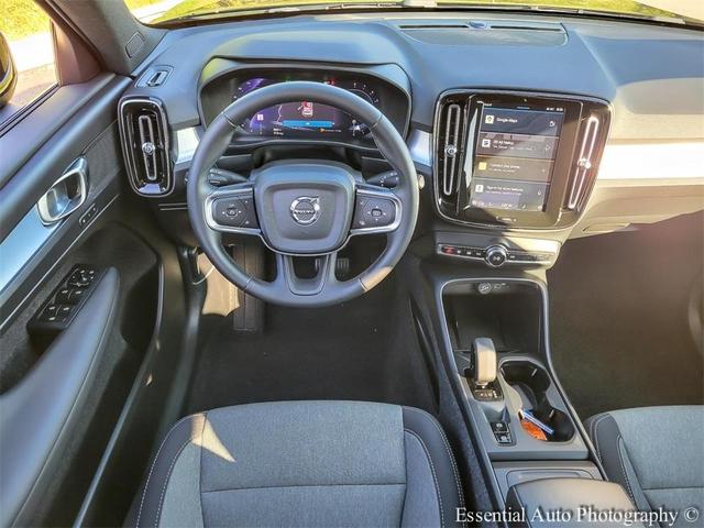 Photo of 2025 Onyx Black Metallic Volvo XC40