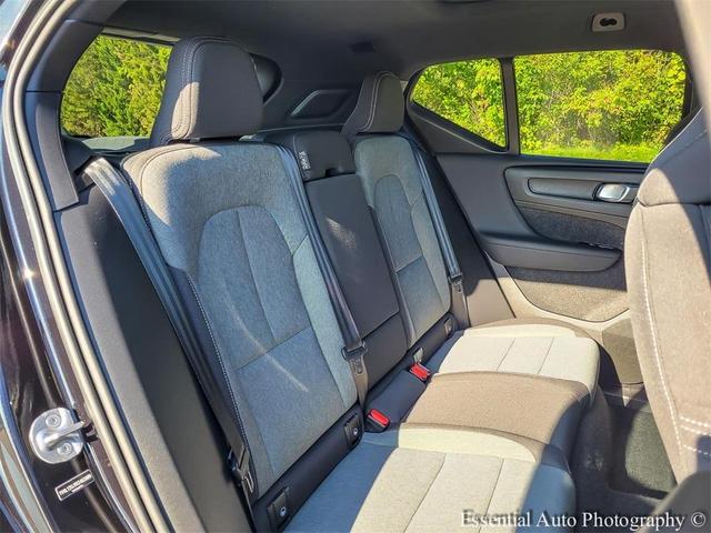 Photo of 2025 Onyx Black Metallic Volvo XC40