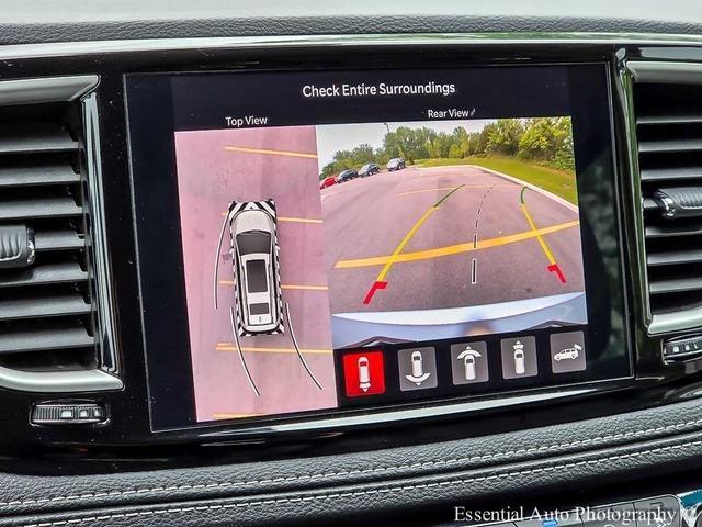 Photo of 2024 Silver Mist Clearcoat Chrysler Pacifica