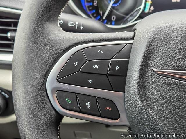 Photo of 2024 Silver Mist Clearcoat Chrysler Pacifica
