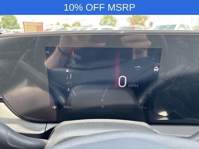 Photo of 2025 White Frost Buick Envista