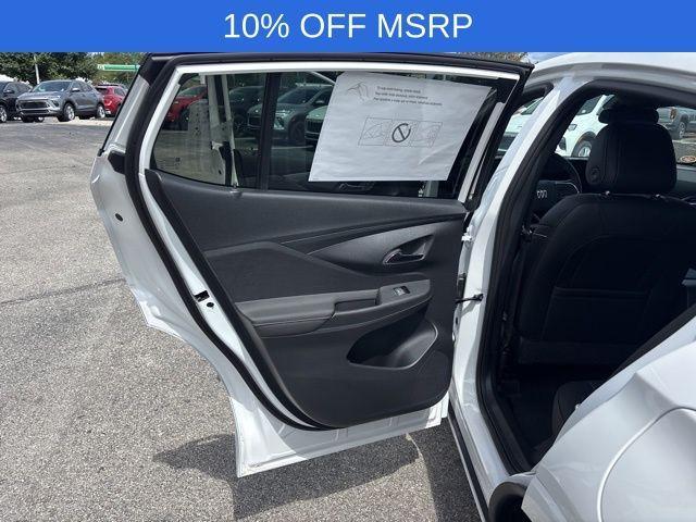 Photo of 2025 White Frost Buick Envista