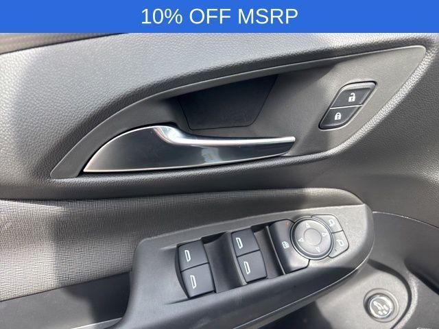 Photo of 2025 White Frost Buick Envista