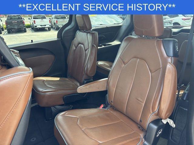 Photo of 2017 Dark Cordovan Pearlcoat Chrysler Pacifica