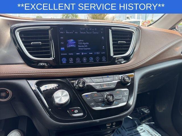 Photo of 2017 Dark Cordovan Pearlcoat Chrysler Pacifica