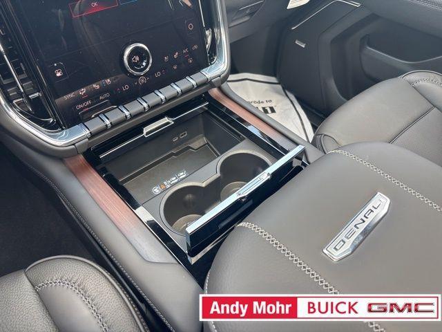 Photo of 2025 Onyx Black GMC Yukon