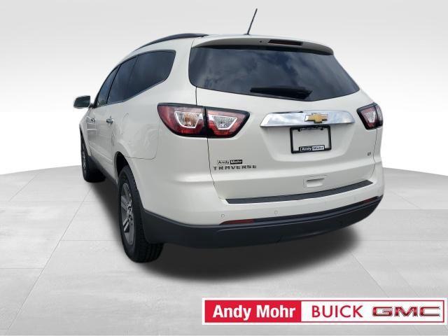 Photo of 2015 White Chevrolet Traverse