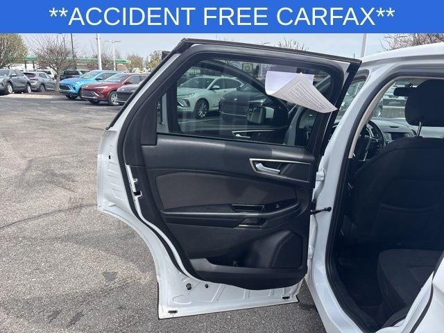 Photo of 2017 Oxford White Ford Edge
