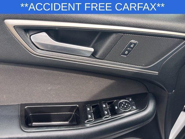 Photo of 2017 Oxford White Ford Edge