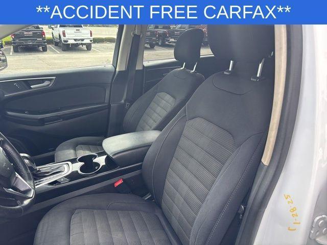 Photo of 2017 Oxford White Ford Edge