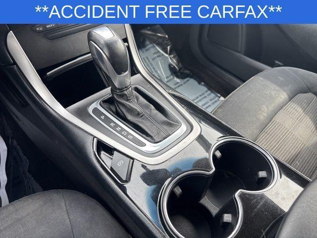 Photo of 2017 Oxford White Ford Edge