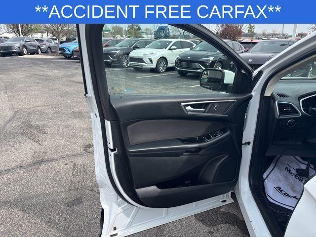 Photo of 2017 Oxford White Ford Edge