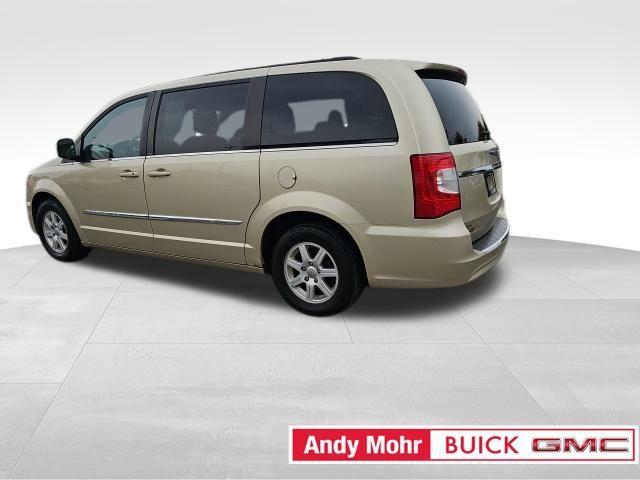 Photo of 2012 White Gold Clearcoat Chrysler Town & Country