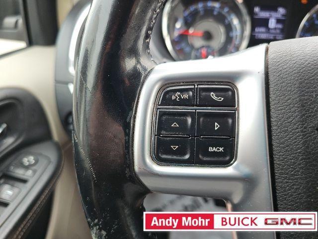 Photo of 2012 White Gold Clearcoat Chrysler Town & Country
