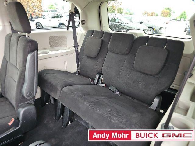 Photo of 2012 White Gold Clearcoat Chrysler Town & Country