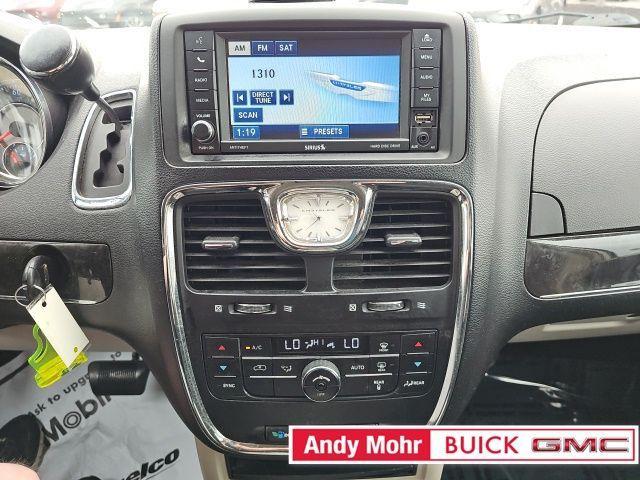 Photo of 2012 White Gold Clearcoat Chrysler Town & Country