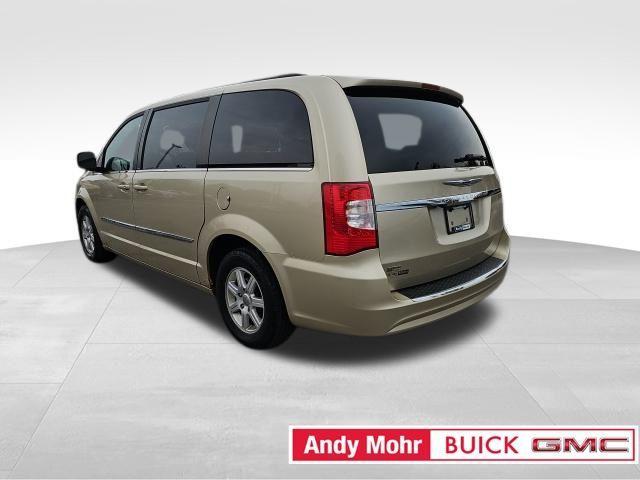Photo of 2012 White Gold Clearcoat Chrysler Town & Country