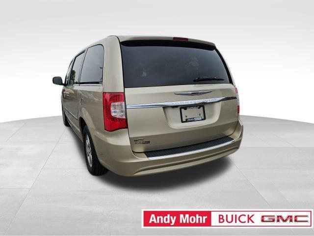 Photo of 2012 White Gold Clearcoat Chrysler Town & Country