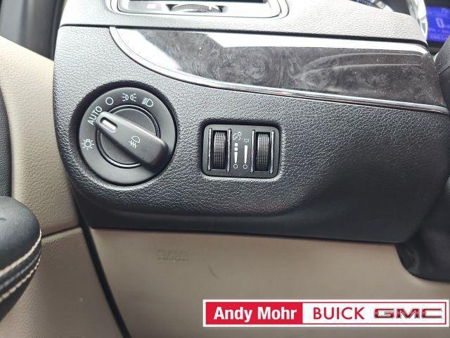 Photo of 2012 White Gold Clearcoat Chrysler Town & Country