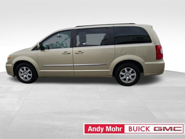 Photo of 2012 White Gold Clearcoat Chrysler Town & Country